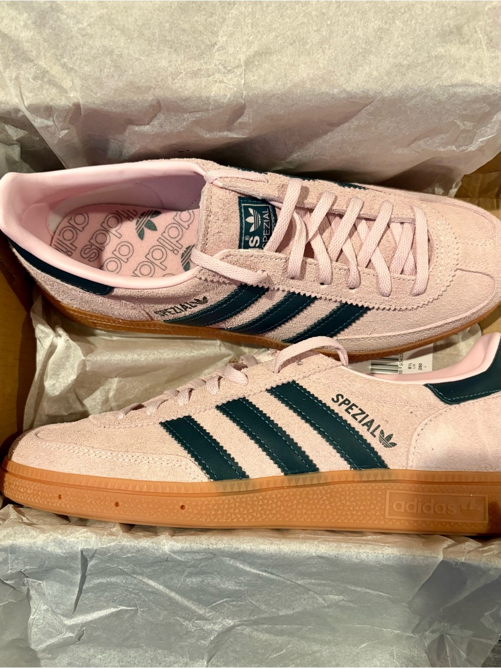 Adidas Spezial pink and green never worn comes with box but is a little beat up